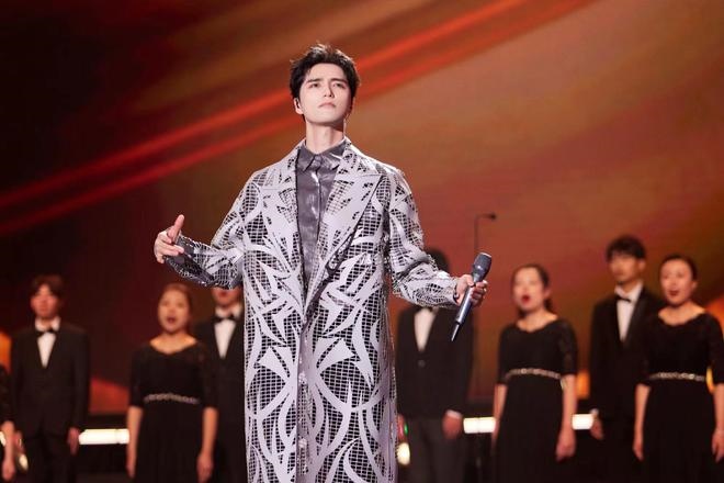 演員李建義、許魏洲和歌手等的音樂秀《有種浪漫叫中國(guó)航天》