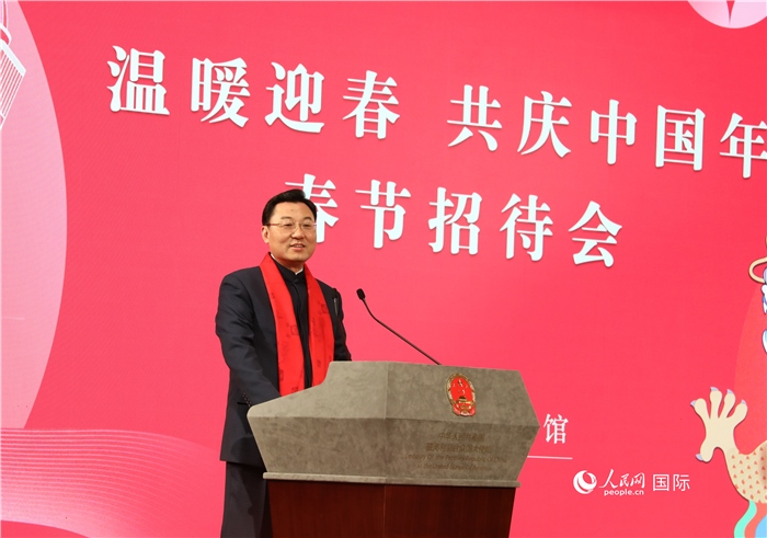 中國(guó)駐美國(guó)大使謝鋒發(fā)表致辭，向全體在美同胞致以親切問(wèn)候。人民網(wǎng)記者 李志偉攝