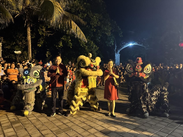 舞獅表演。巴陵康孔子學院供圖