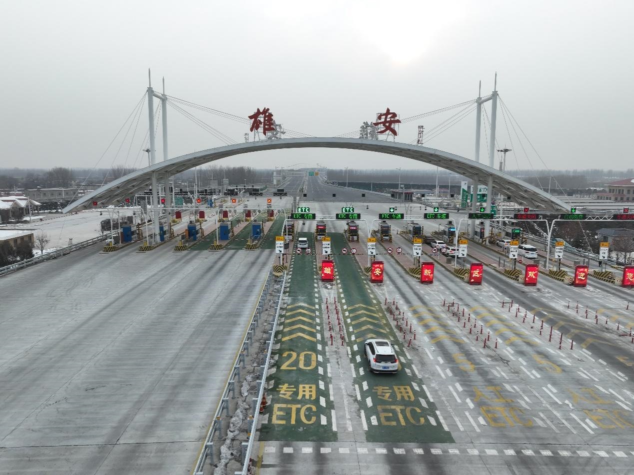 京雄高速全線正式實(shí)現(xiàn)通車(chē)運(yùn)營(yíng)。人民網(wǎng)記者 李兆民攝