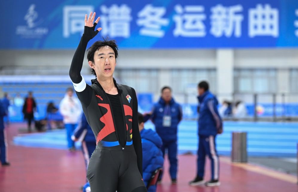 遼寧隊(duì)選手吳宇在第十四屆全國(guó)冬季運(yùn)動(dòng)會(huì)速度滑冰男子10000米A組決賽中奪冠，并打破由他本人保持的全國(guó)紀(jì)錄（2024年1月14日攝）。新華社記者 連振 攝