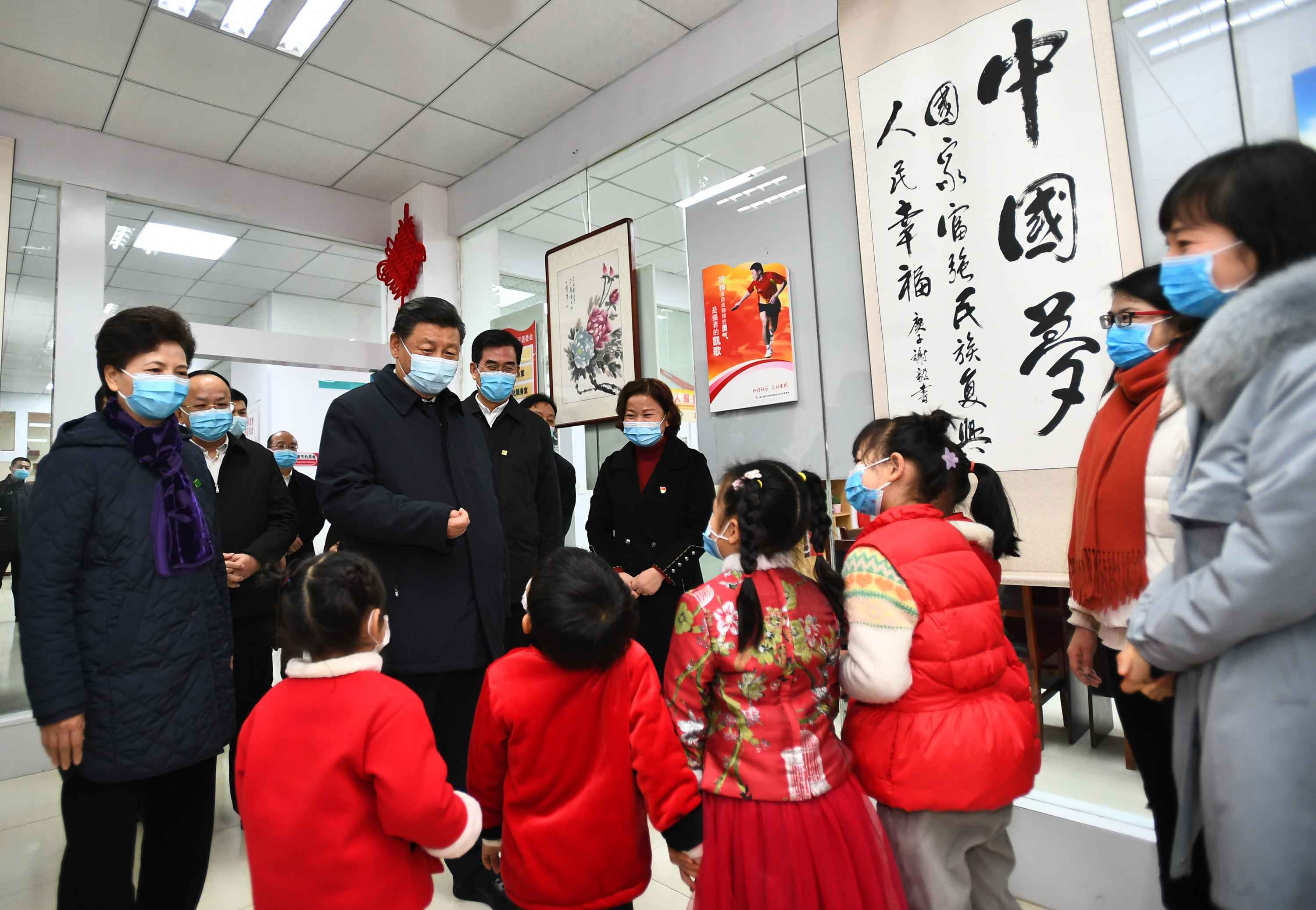 △ 2021年2月4日下午，習(xí)近平在貴陽市觀山湖區(qū)金陽街道金元社區(qū)，看望慰問社區(qū)居民。