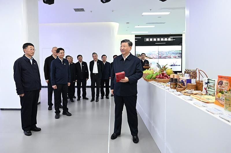 2023年12月14日，習(xí)近平總書記在廣西南寧市考察中國－東盟信息港股份有限公司，了解中國－東盟經(jīng)貿(mào)合作等情況。