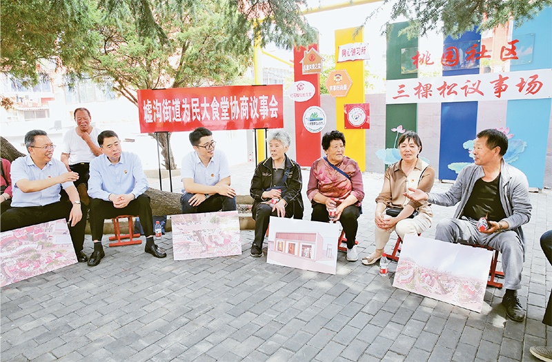 2023年6月2日，江蘇省連云港市連云區(qū)政協(xié)工委在墟溝街道桃園社區(qū)舉行“有事好商量”協(xié)商議事會。 人民圖片 朱華南/攝