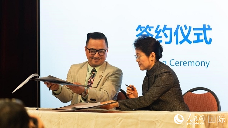 山東省圖書館與舊金山公共圖書館簽署合作協(xié)議。