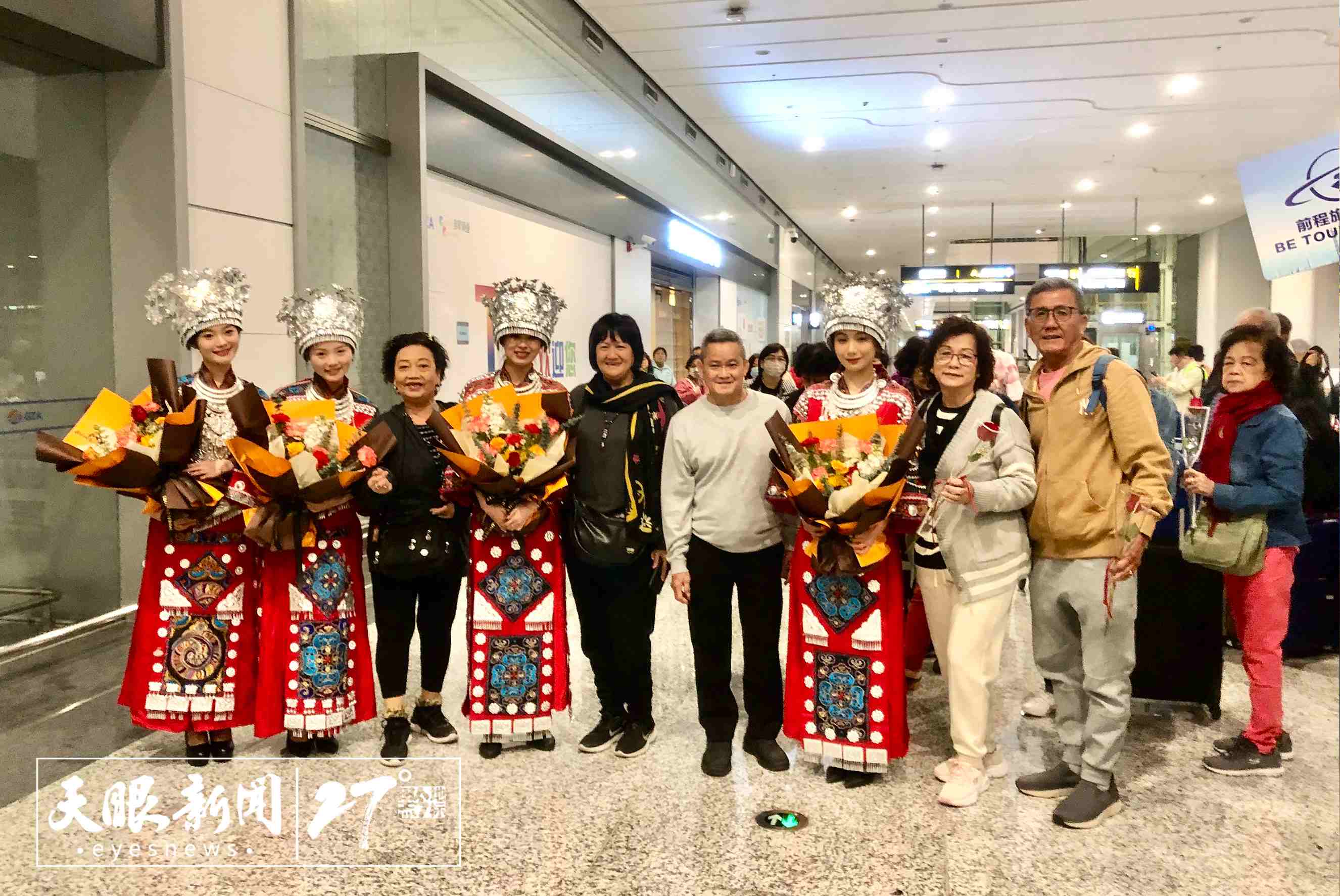 首個來黔旅游馬來西亞包機(jī)團(tuán)抵達(dá)。（圖/劉立超）