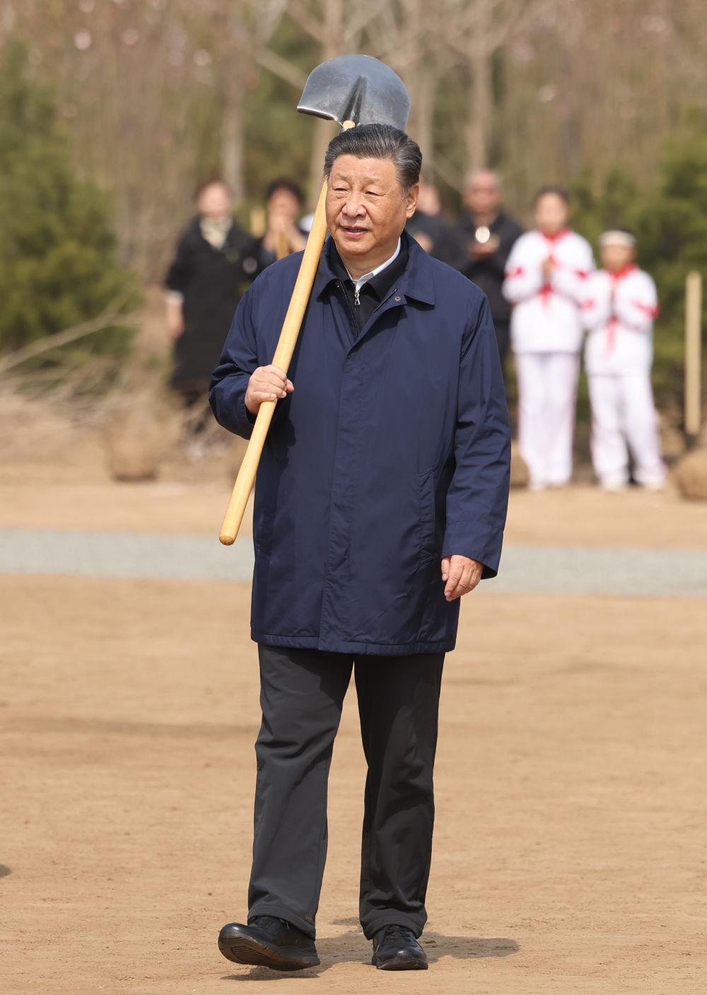 △2024年4月3日，習近平總書記來到北京市通州區(qū)潞城鎮(zhèn)參加首都義務(wù)植樹活動。