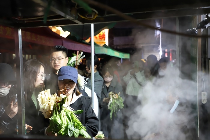 天水麻辣燙爆火，游客正在排隊。圖片來源：天水市融媒體中心