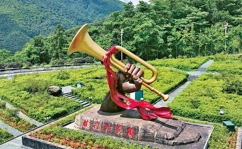 井岡山，是中國革命的搖籃。圖為2023年6月28日在井岡山拍攝的“勝利的號角”雕塑。 新華社記者 萬象/攝