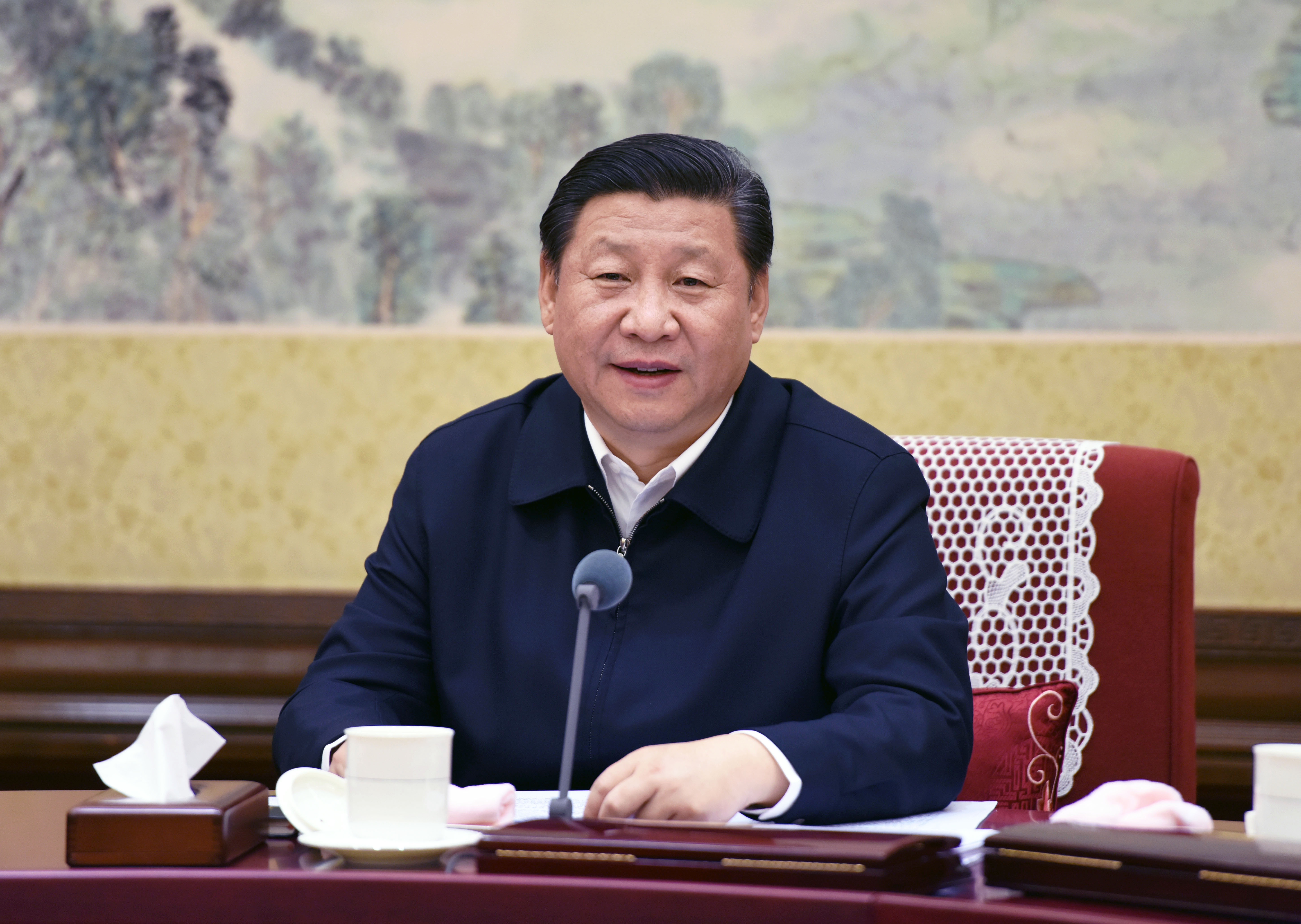 △ 2015年12月28日至29日，中共中央政治局召開專題民主生活會，對照檢查踐行“三嚴三實”情況，討論研究加強黨風廉政建設措施。習近平總書記主持會議并發(fā)表重要講話。