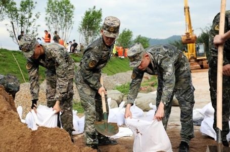 廣東多地出現洪澇災情 部隊官兵全力進行搶險救援