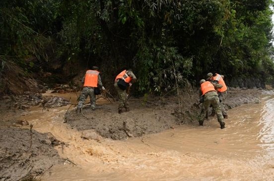 廣東多地出現洪澇災情 部隊官兵全力進行搶險救援