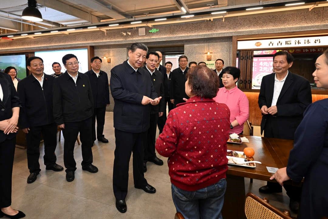 △2024年4月22日，習(xí)近平總書記來(lái)到重慶九龍坡區(qū)謝家灣街道民主村社區(qū)考察。