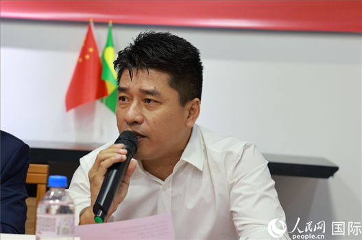 巴西中國浙江商會會長鄭俠茂在座談會上致辭。人民網(wǎng)記者 陳海琪攝