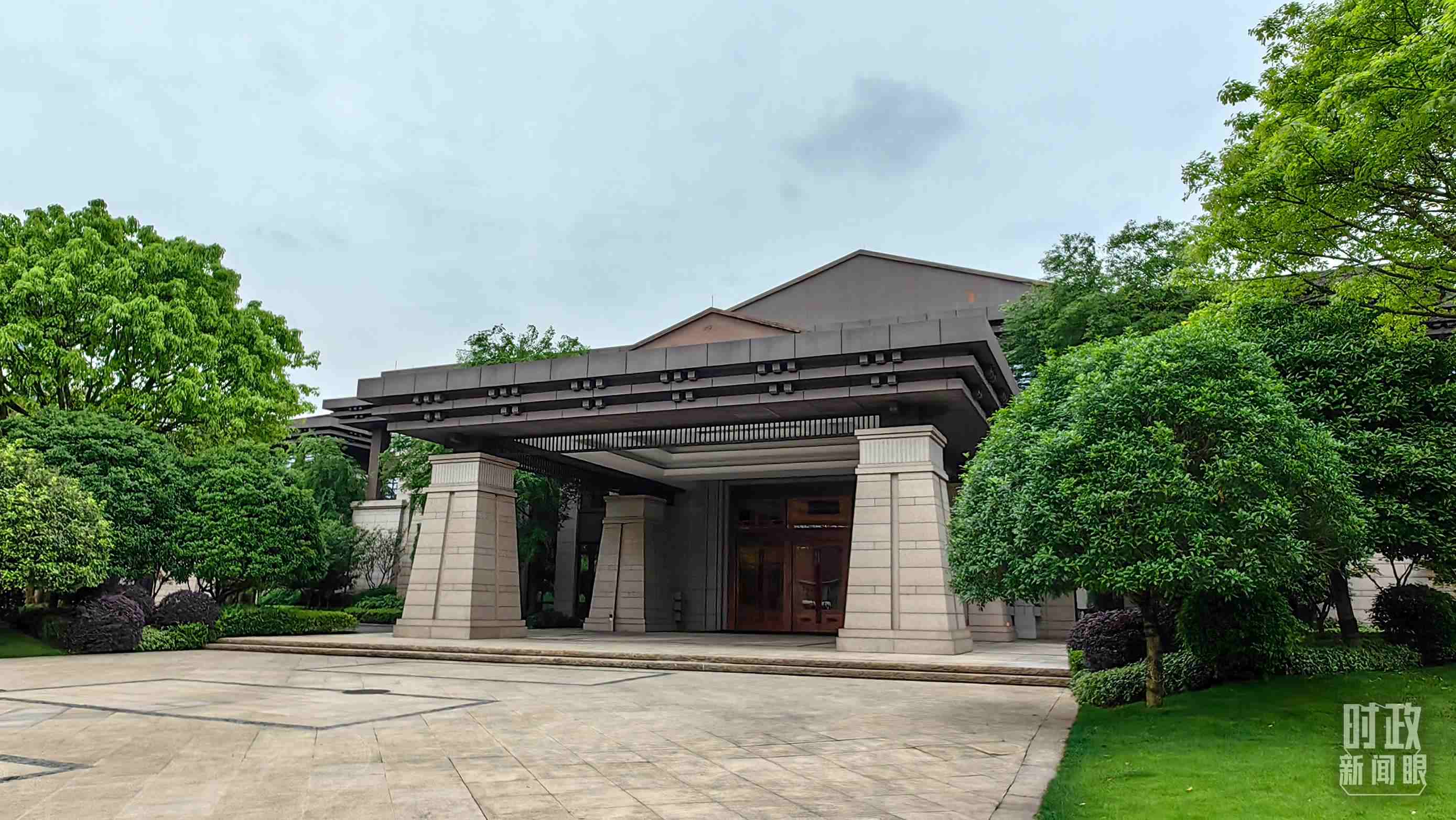 △重慶市渝州賓館，新時(shí)代推動西部大開發(fā)座談會在這里召開。（總臺央視記者段德文拍攝）