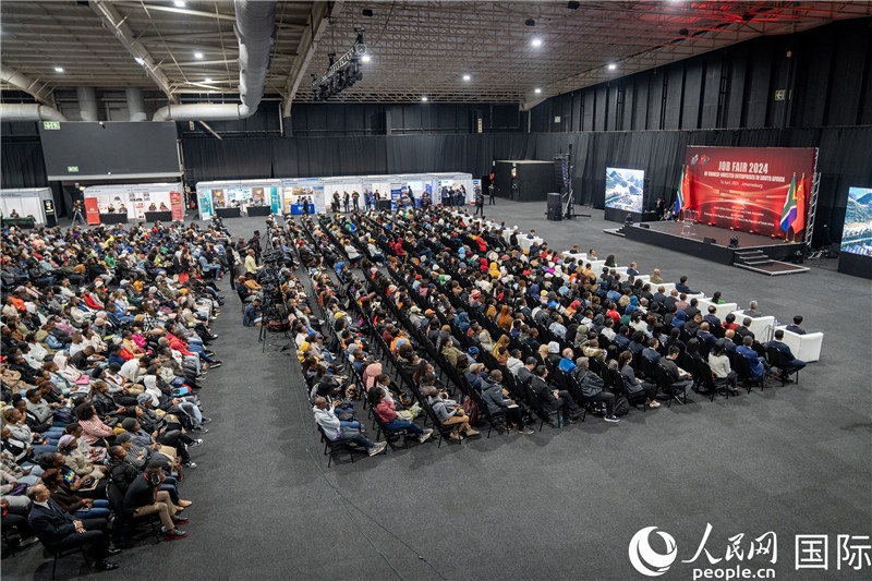 2024年中資企業(yè)招聘大會現(xiàn)場。 人民網(wǎng) 希拉茲攝