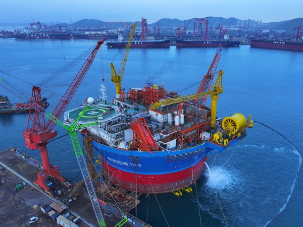 亞洲首艘圓筒型FPSO“海葵一號”建造完工。韓慶攝
