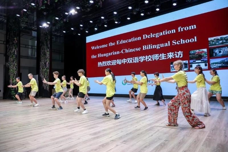 2023年7月，匈牙利匈中雙語學(xué)校師生代表團來到江蘇參加“錦繡江蘇”青年交流項目。