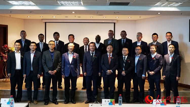 與會嘉賓合影。人民網(wǎng) 劉暢攝