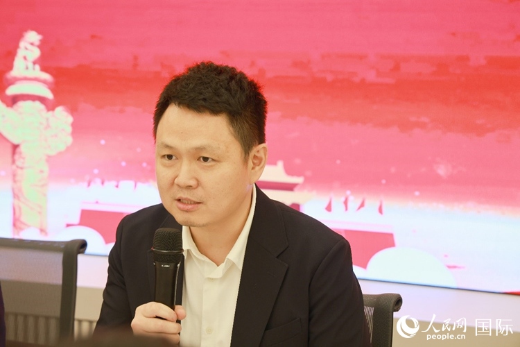 中國駐里約熱內(nèi)盧總領(lǐng)館副總領(lǐng)事王尉育在座談會上致辭。人民網(wǎng)記者 陳海琪攝