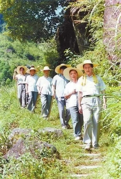 1989年7月，習(xí)近平在壽寧縣山村。