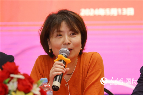陜西省歸國華僑聯(lián)合會黨組成員、副主席兼秘書長尚小紅在座談會上致辭。人民網(wǎng)記者 陳海琪攝
