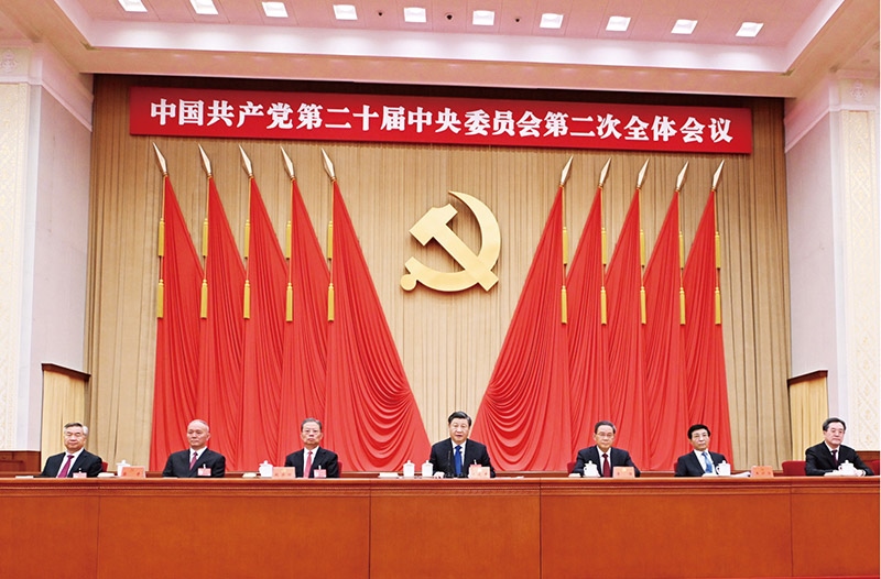 中國(guó)共產(chǎn)黨第二十屆中央委員會(huì)第二次全體會(huì)議，于2023年2月26日至28日在北京舉行。這是習(xí)近平、李強(qiáng)、趙樂(lè)際、王滬寧、蔡奇、丁薛祥、李希等在主席臺(tái)上。 新華社記者 謝環(huán)馳/攝