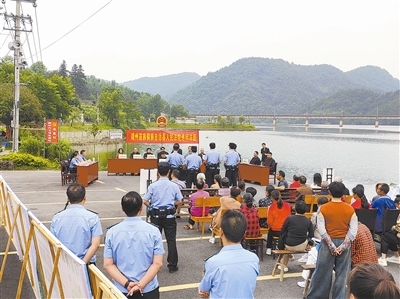 庭審現(xiàn)場。