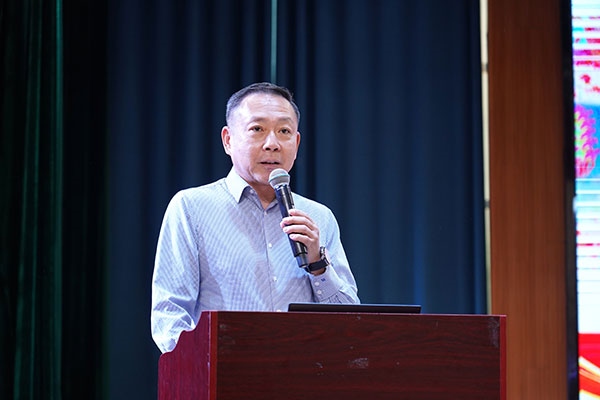 北京大鸞翔宇慈善基金會理事長、周恩來侄外孫沈清講述周恩來的讀書故事。