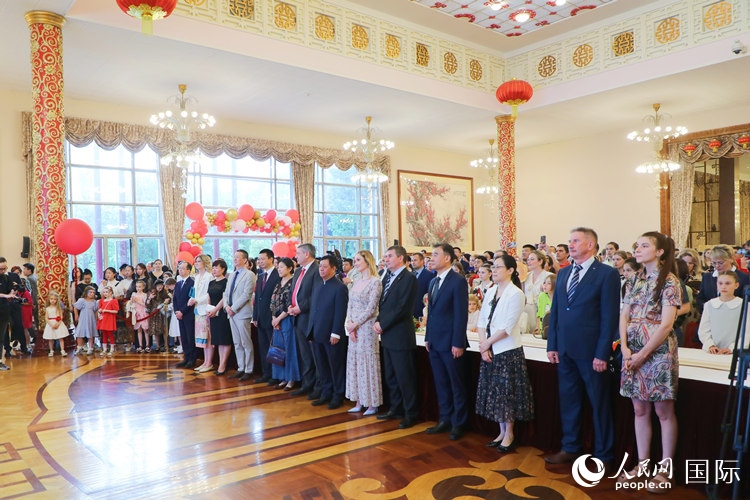 中國駐俄羅斯使館“六·一”兒童節(jié)大型招待會活動現(xiàn)場。人民網(wǎng)記者 隋鑫攝