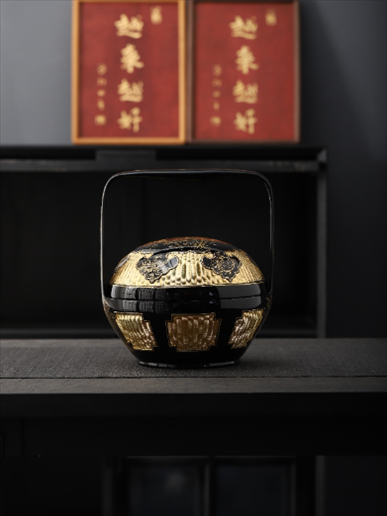 永春漆籃作品《籃犀》。中國(guó)美術(shù)館供圖