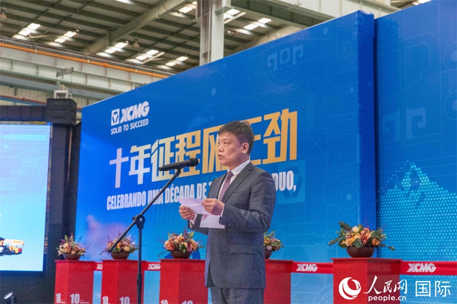 中國貿(mào)促會駐巴西代表處總代表郭英會在致辭中表示，過去十年，中巴經(jīng)貿(mào)關(guān)系迅猛發(fā)展，數(shù)百家中國企業(yè)進(jìn)入巴西，投資巴西，為巴西的經(jīng)濟(jì)建設(shè)貢獻(xiàn)中國企業(yè)的力量。 人民日報(bào)社拉美中心分社 威廉·科埃略·維亞納攝