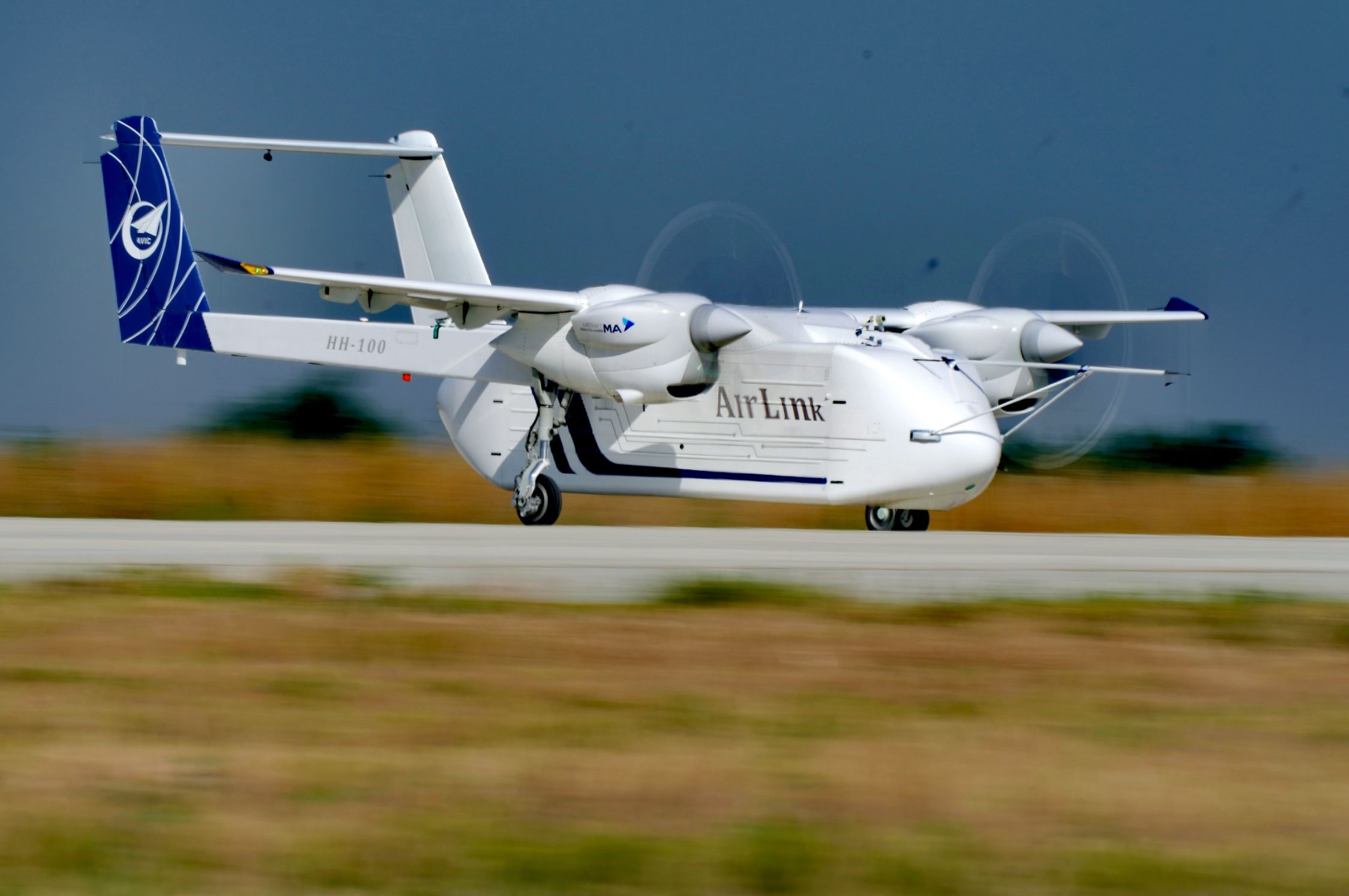 △2024年6月12日，HH-100航空商用無人運輸系統(tǒng)驗證機在西安藍(lán)田通用機場首飛成功。