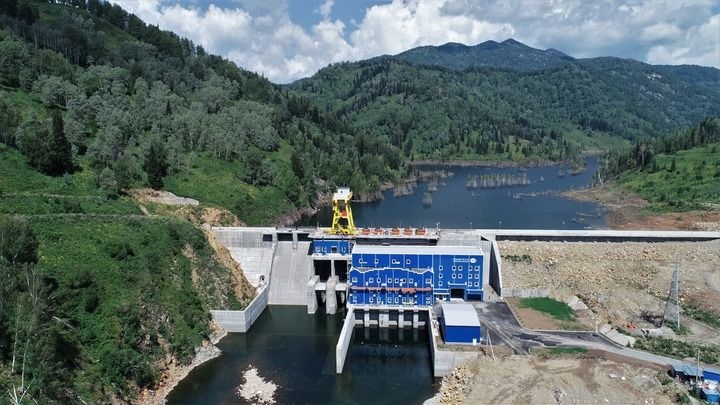 這是2021年7月28日拍攝的哈薩克斯坦圖爾古孫水電站（無(wú)人機(jī)照片）。新華社發(fā)（奧斯帕諾夫攝）