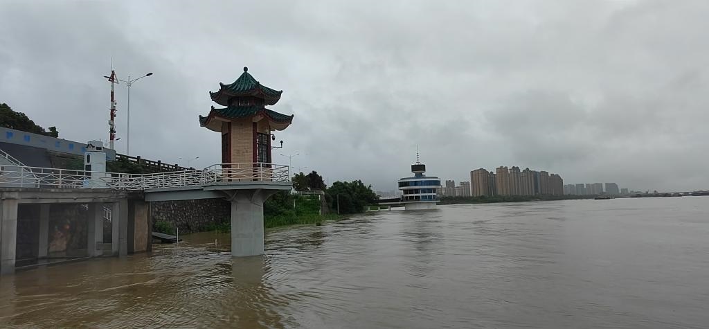 圖為洞庭湖的標(biāo)志性水文站城陵磯站，也被稱為洞庭湖及長江流域水情“晴雨表”。（湖南省洞庭湖水利事務(wù)中心供圖）