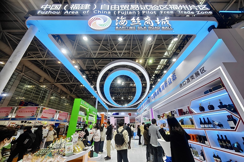 2024年3月18日，第四屆中國(guó)跨境電商交易會(huì)在福建福州開(kāi)幕。展會(huì)聚焦“鏈接跨境全流域 共建電商新生態(tài)”，集聚全國(guó)80余個(gè)外貿(mào)產(chǎn)業(yè)帶的上千家供應(yīng)鏈企業(yè)。