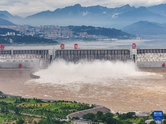 7月20日拍攝的三峽樞紐工程（無(wú)人機(jī)照片）。