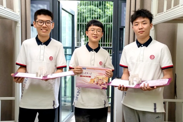王子源（左）、母翰堯（中）、郭洋君（右）。清華大學(xué)供圖