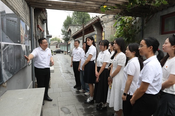 北京大中小學思政教師赴實踐教學基地現(xiàn)場備課。北京市教委供圖