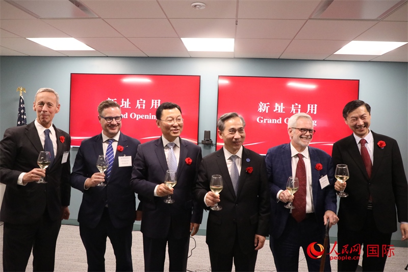4、美中貿易全國委員會會長克雷格·艾倫、美國商會高級副會長傅瑞偉等美國工商界代表出席活動。 人民網(wǎng)記者 李志偉攝