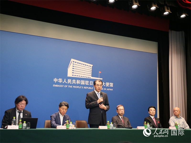 中國駐日本大使吳江浩（左三）致辭。人民網(wǎng) 許可攝