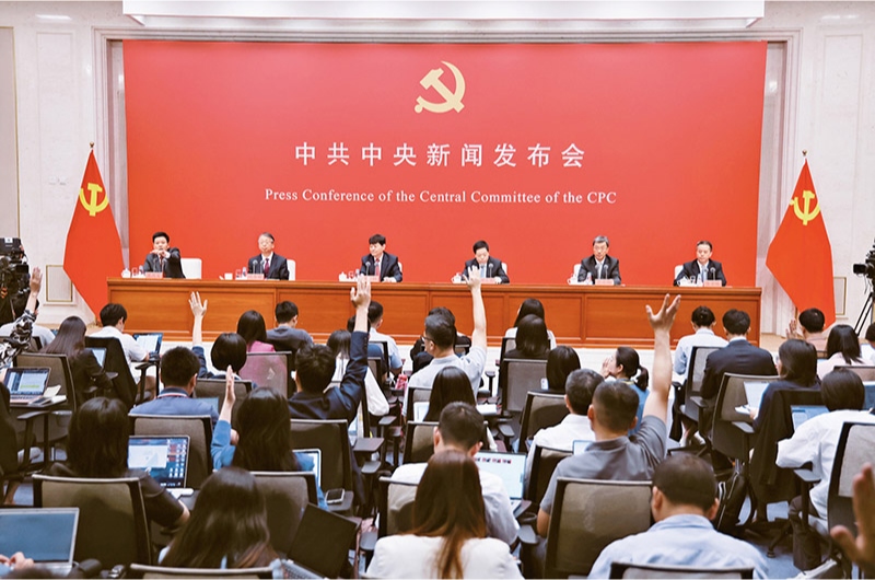黨的二十屆三中全會(huì)是在以中國(guó)式現(xiàn)代化全面推進(jìn)強(qiáng)國(guó)建設(shè)、民族復(fù)興偉業(yè)的關(guān)鍵時(shí)期召開的一次十分重要的會(huì)議。圖為2024年7月19日，中共中央舉行新聞發(fā)布會(huì)，介紹和解讀黨的二十屆三中全會(huì)精神。 新華社記者 金立旺/攝