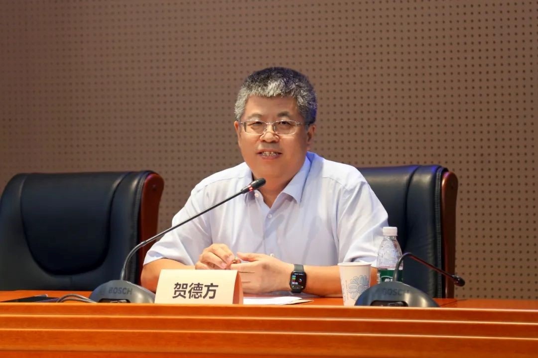 國務(wù)院參事、科技部原副秘書長、中國科技評(píng)估與成果管理研究會(huì)理事長賀德方致辭。主辦方供圖