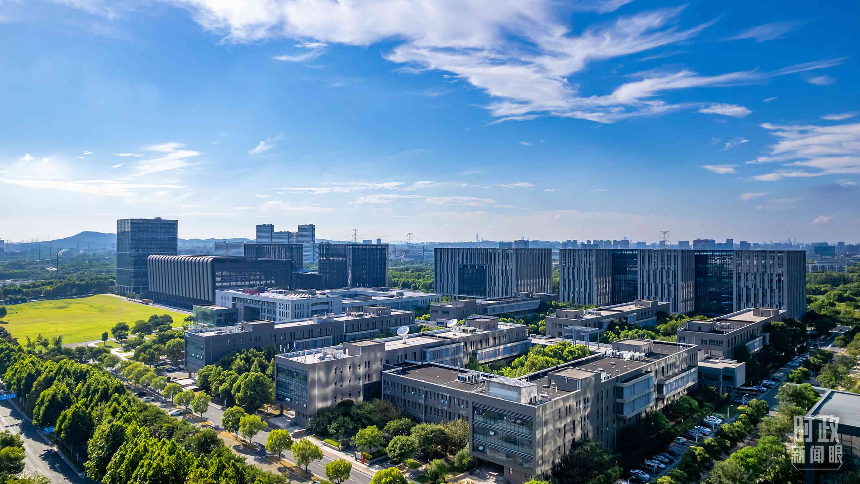  △2023年7月，習近平調研南京紫金山實驗室，強調要為實現(xiàn)高水平科技自立自強立下功勛。（圖/視覺中國）
