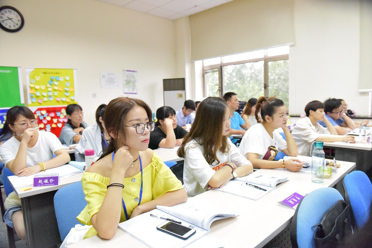 2018年8月，浦江縣實(shí)驗(yàn)小學(xué)教育集團(tuán)、浦陽(yáng)二小教育集團(tuán)組織骨干教師到清華大學(xué)研學(xué)（資料圖片）