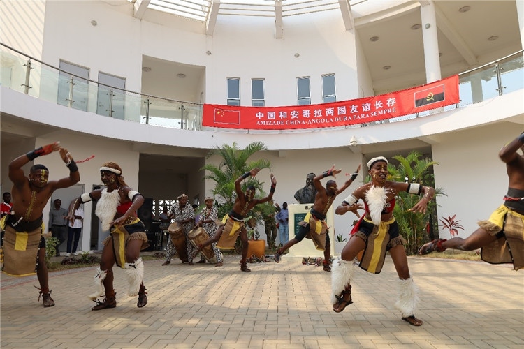 安哥拉民族舞。內(nèi)圖大學(xué)孔子學(xué)院供圖