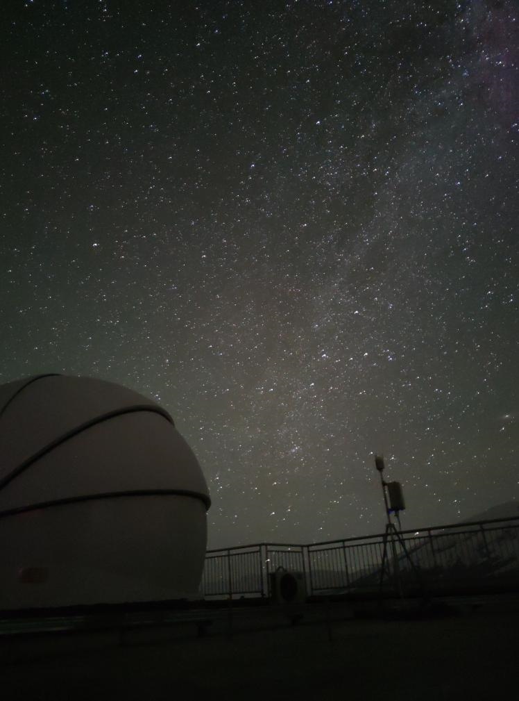 星空下的塔縣星地激光通信地面站。（中國科學院空天信息創(chuàng)新研究院供圖）
