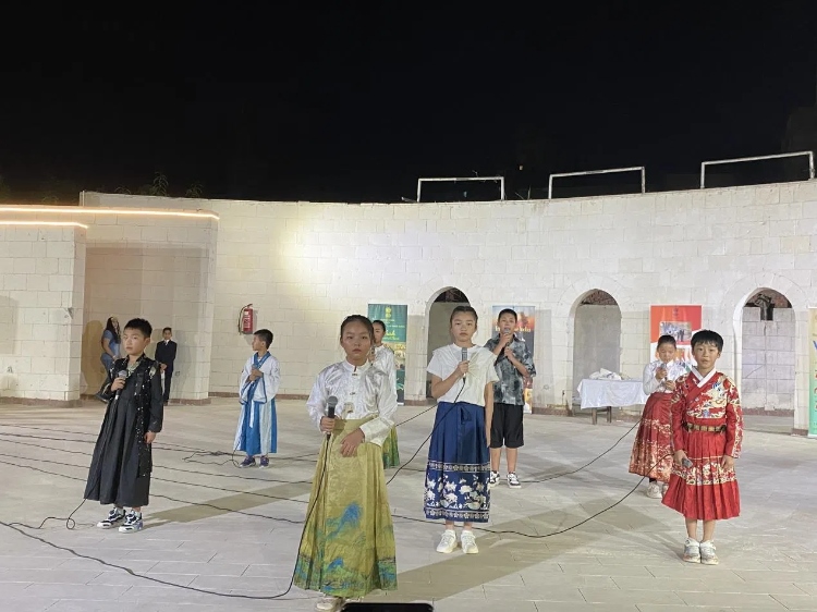 東方藝術文化館小朋友的詩朗誦表演。開羅中國文化中心供圖