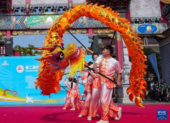 10月19日，廣州體育學(xué)院龍獅隊(duì)在傳統(tǒng)舞龍項(xiàng)目中比賽，最終他們獲得該項(xiàng)目金獎(jiǎng)。