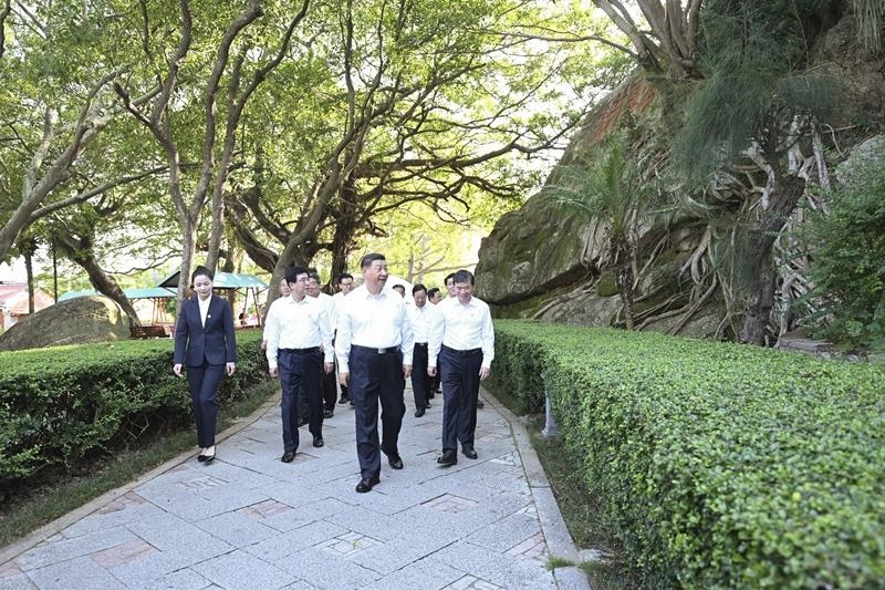 △2024年10月15日，習(xí)近平總書記在福建省漳州市東山縣關(guān)帝文化產(chǎn)業(yè)園考察。